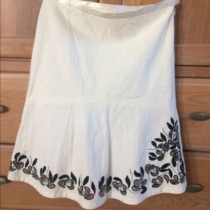 WHITE HOUSE/ BLACK MARKET SKIRT