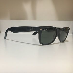 Ray-Ban Wayfarer Sunglasses Size 52 Black Like New
