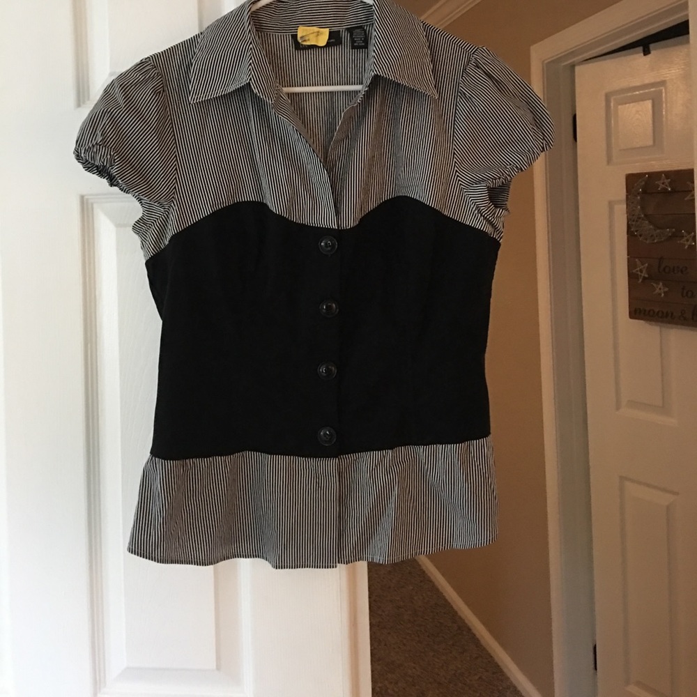 Shirt sleeve INC button up shirt .