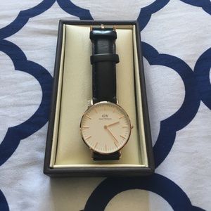 Daniel Wellington used watch.