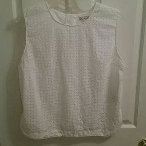 White eyelet GAP tank