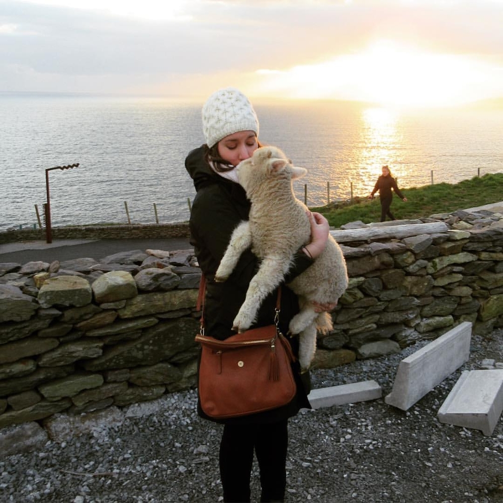 Meet your Posher, Cynthia