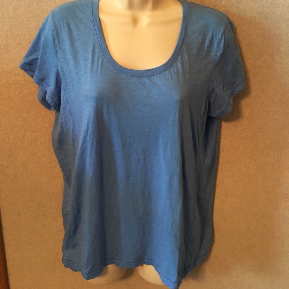 Baby blue Under Armour heat gear T-shirt