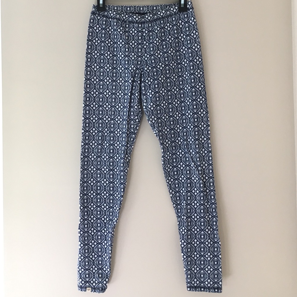 Hollister navy and white printed leggings