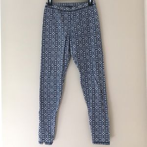 Hollister navy and white printed leggings
