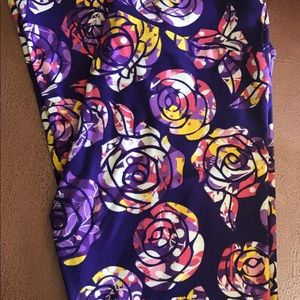 Lularoe Disney Roses Leggings TC