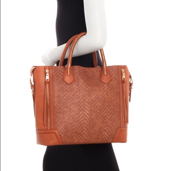 BRAND NEW W/TAGS Steve Madden Tan Woven Satchel! - Picture 4 of 4
