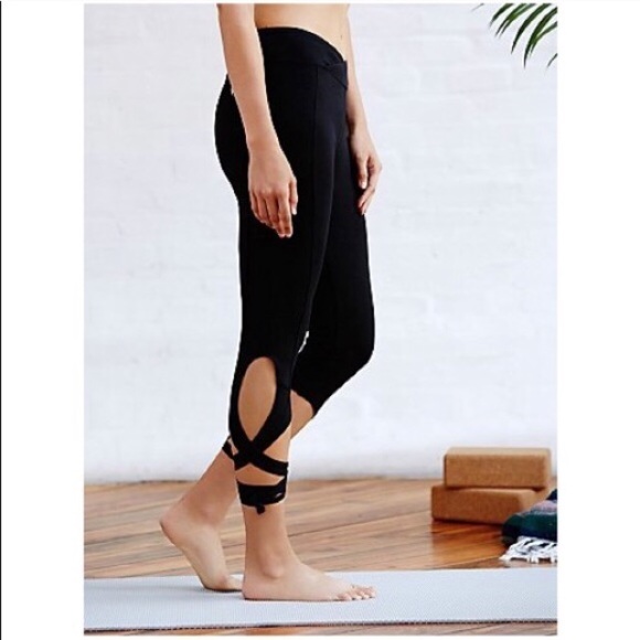 YOGA Turnout Tie LEGGINGS Black CAPRI Lace Up PANT - Picture 2 of 6