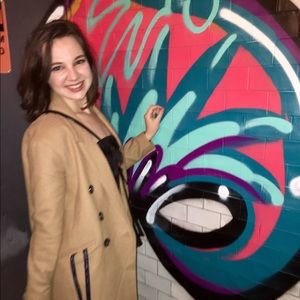 Meet your Posher, Hilary