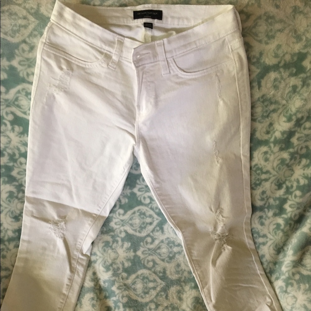 Distressed skinny jeans