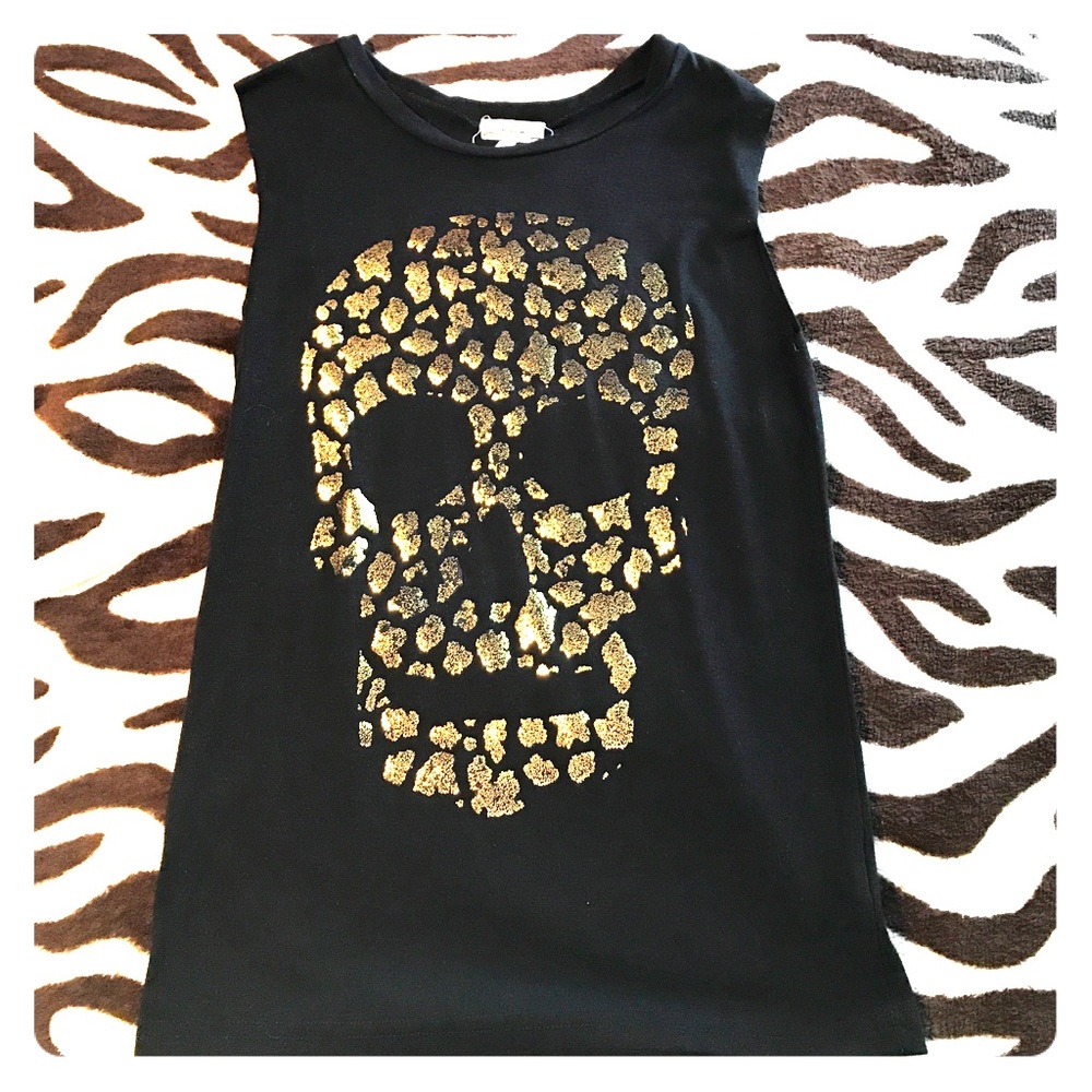 Sleeveless free flowing shirt