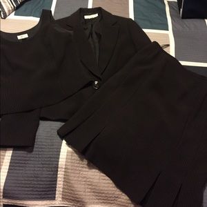 Tahari Professional 3-piece suit