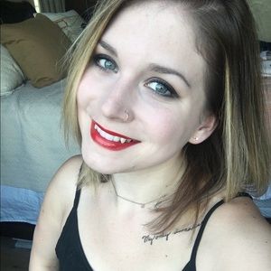 Meet your Posher, Amanda