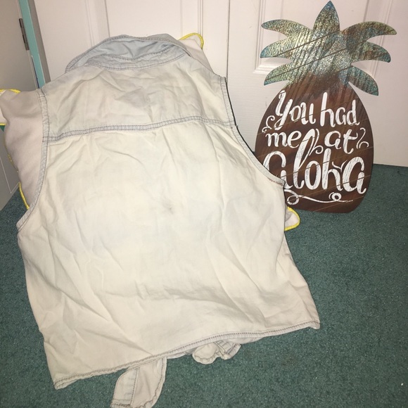 Lightwash Chambray Tied Crop Shirt - Picture 2 of 2