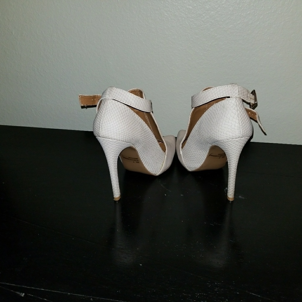 Pumps - Picture 2 of 3