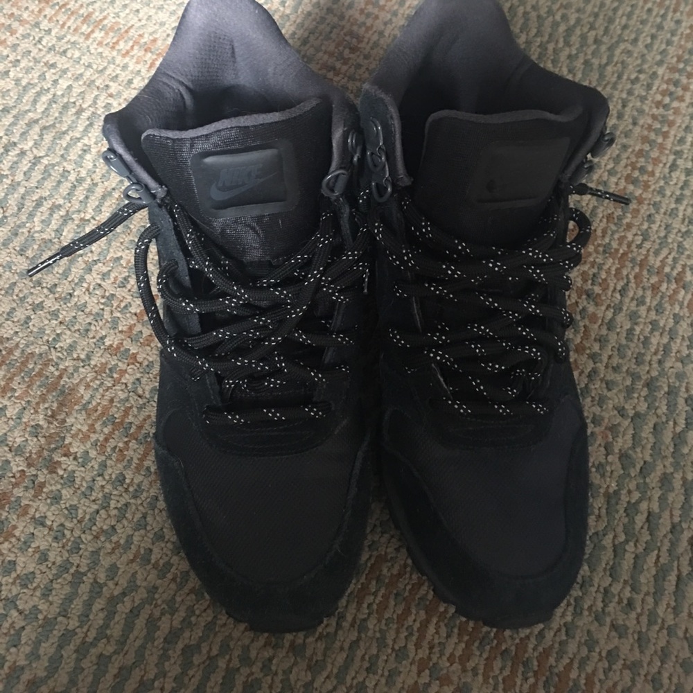 Sneaker boots
