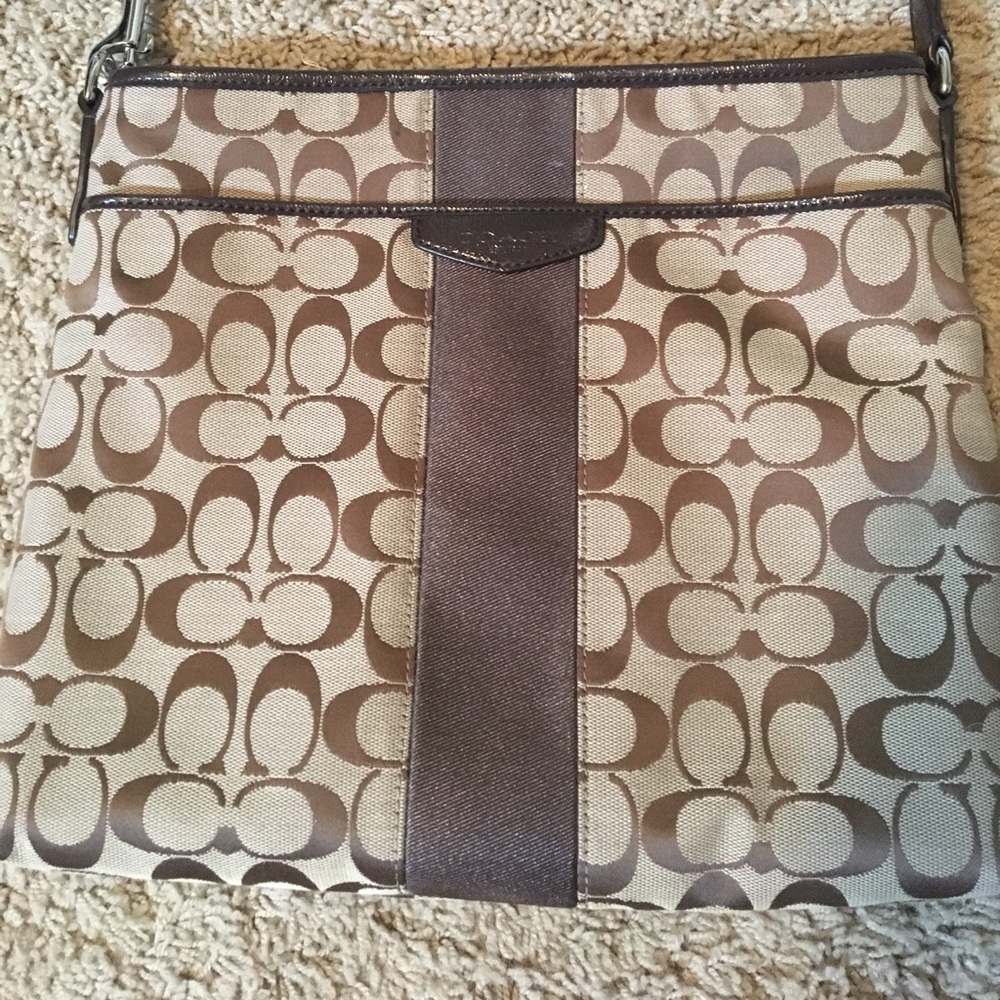 Coach Cross Body - Picture 2 of 4
