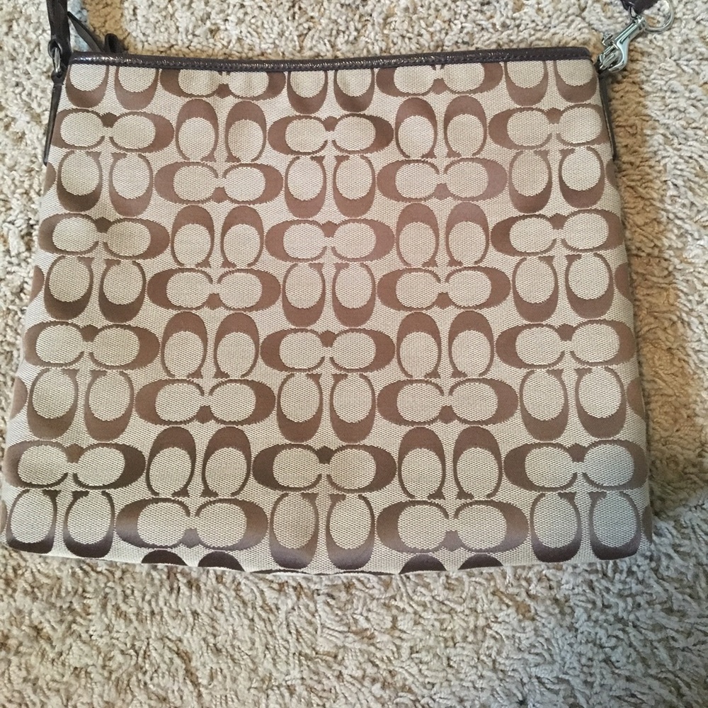 Coach Cross Body - Picture 3 of 4