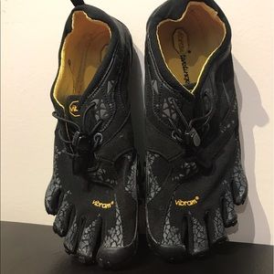 Vibrant FiveFingers Shoes Size 39 -New