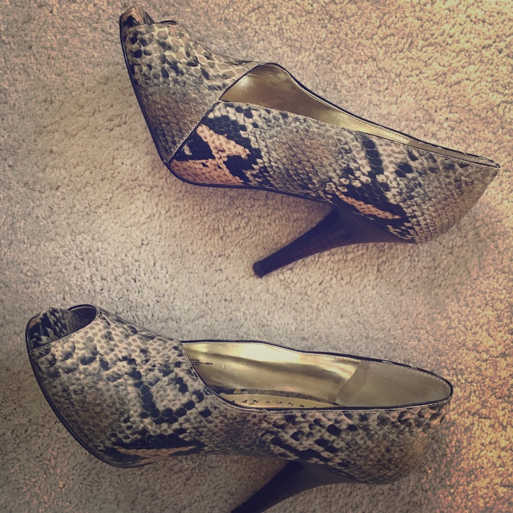 BCBG snakeskin peep toe pump