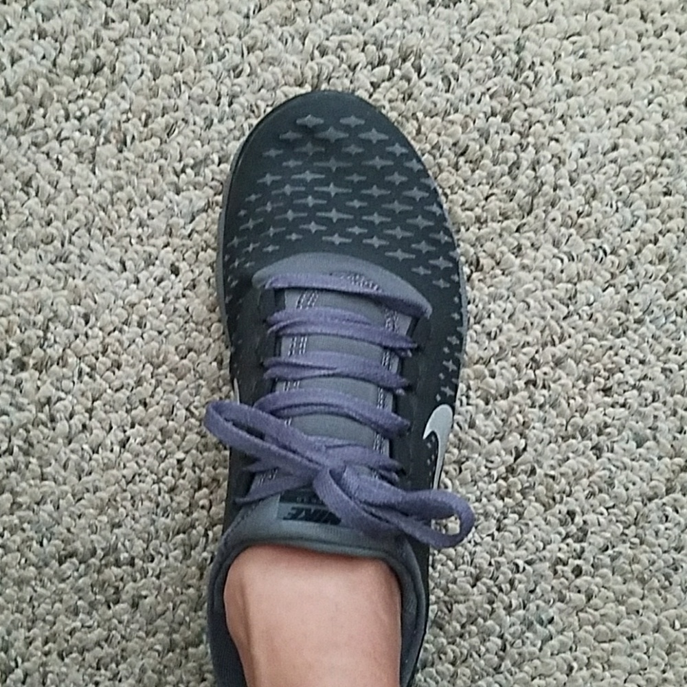 Nike sneakers. Comfortable. Sz.8.5