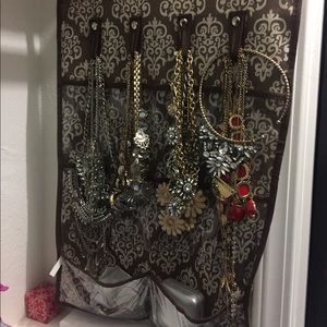 Hanging jewelry storage