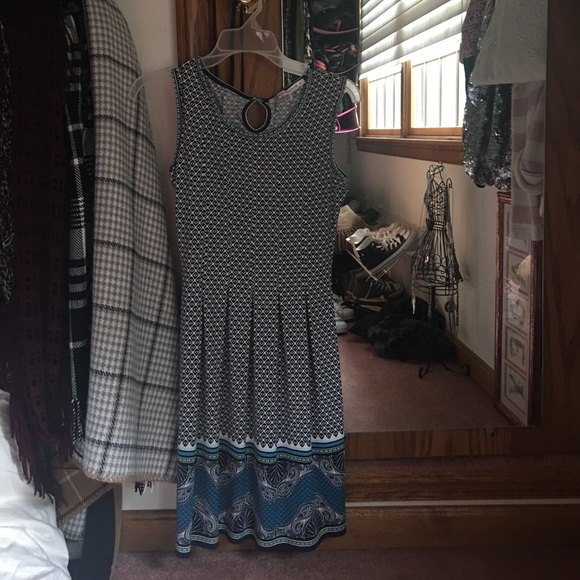 Dress - Picture 1 of 4