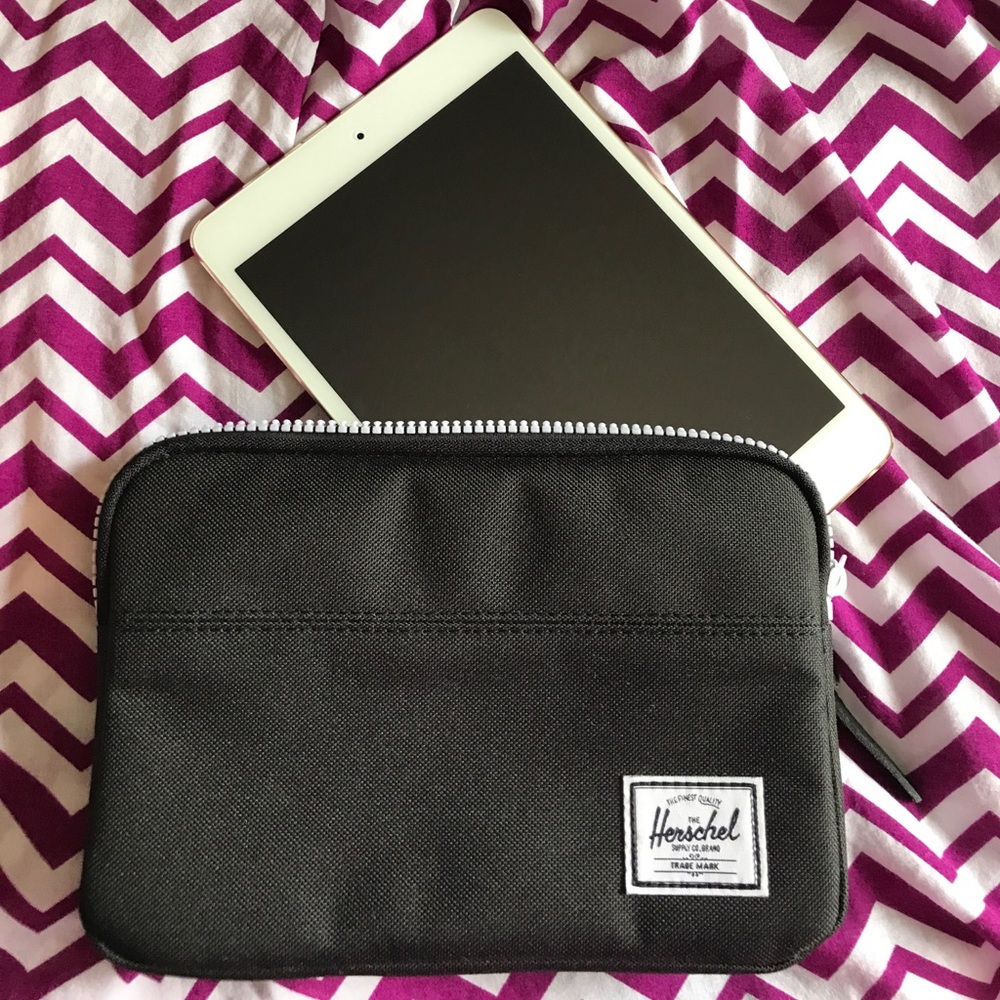 NWOT Herschel Mini IPad Case (iPad not included)