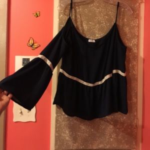 Very cute flowy shirt