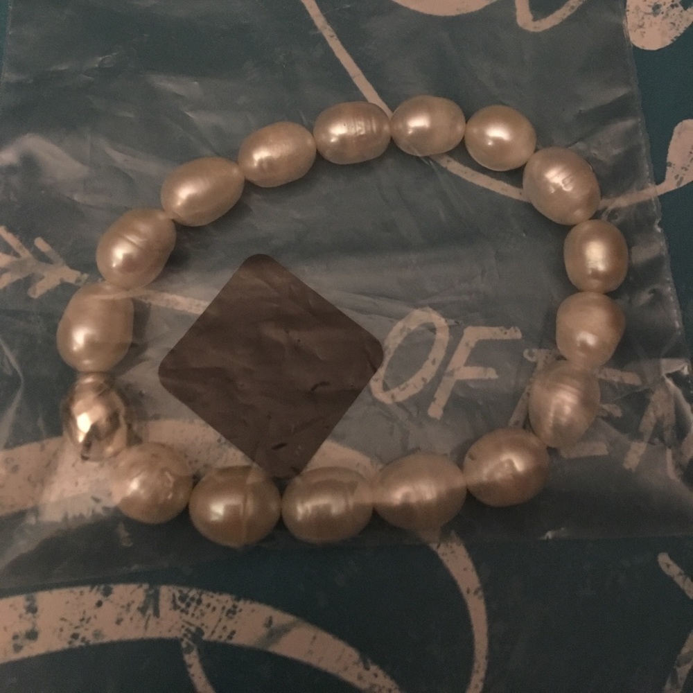 NIB Silpada SHINE ON Pearl Stretch Bracelet - Picture 4 of 4