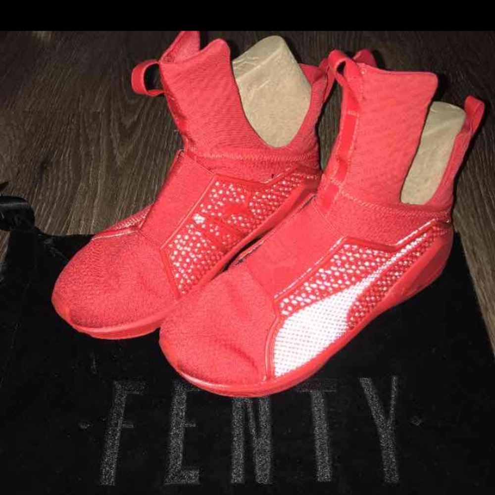 FENTY Puma red woman's sneaker size 7.5