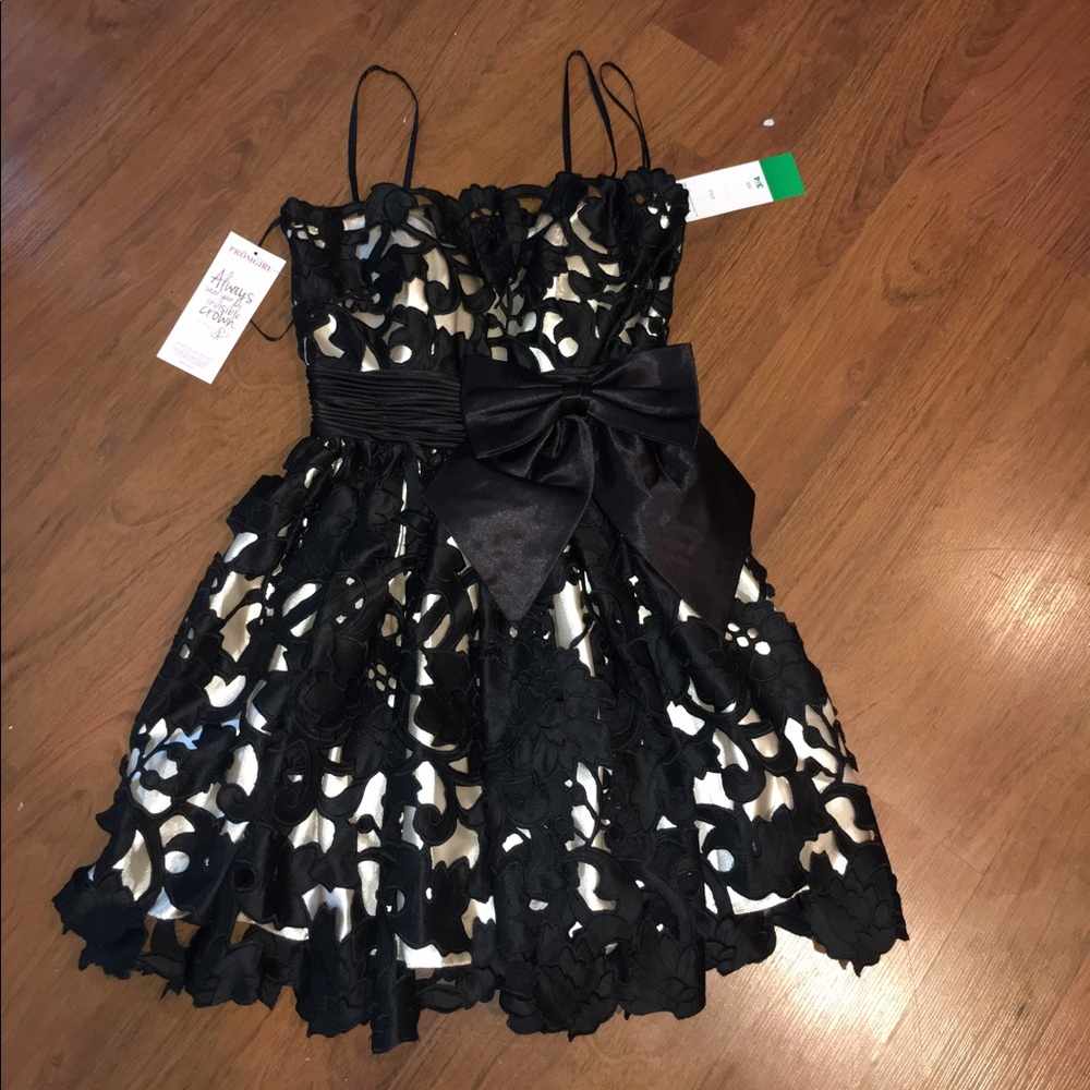 Dave & Johnny dress. HOMECOMING /PROM / WEDDING... - Picture 2 of 3
