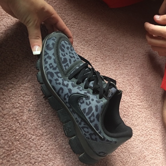 Nike shoes - Picture 1 of 4