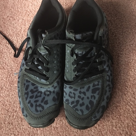 Nike shoes - Picture 2 of 4