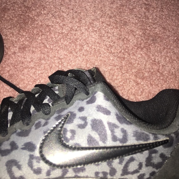 Nike shoes - Picture 3 of 4