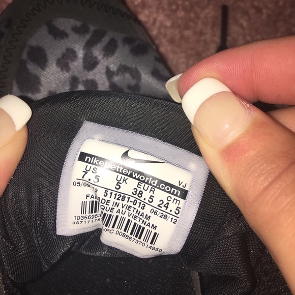 Nike shoes - Picture 4 of 4