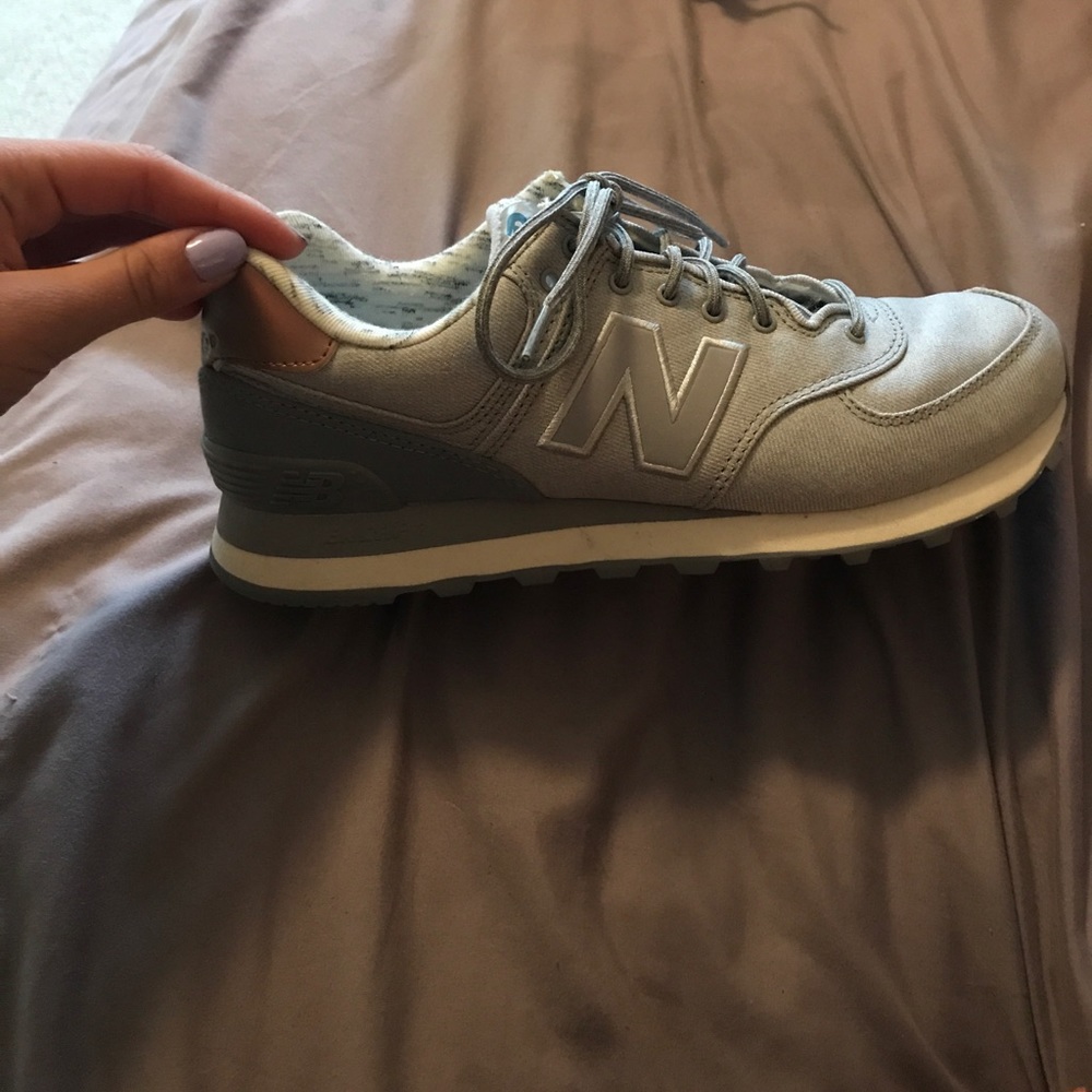 Woman's retro grey and rose gold New Balance.