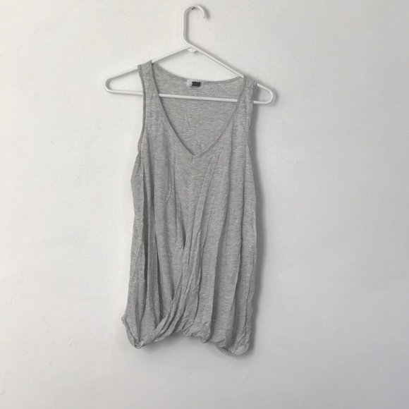 Old Navy Tops - Old Navy light grey bubble tank size large