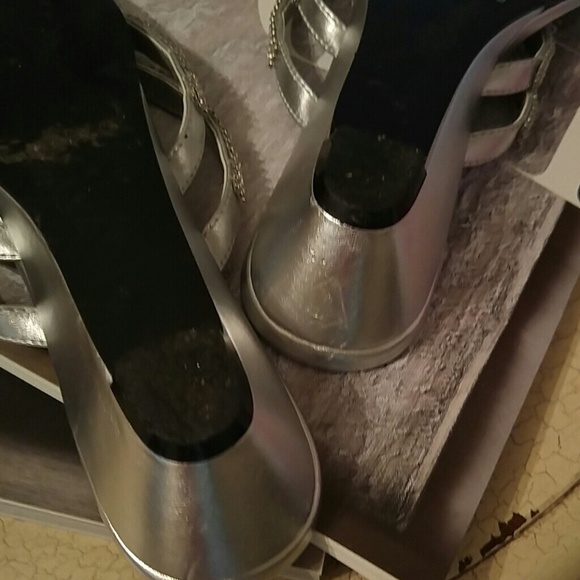 Sandals - Picture 4 of 4