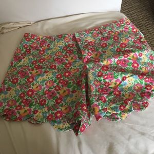 Lilly Pulitzer size 6 scallop shorts