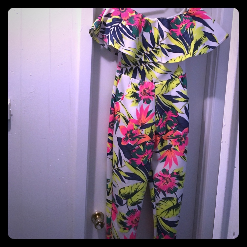 Off-the-shoulder floral jump suit M/L