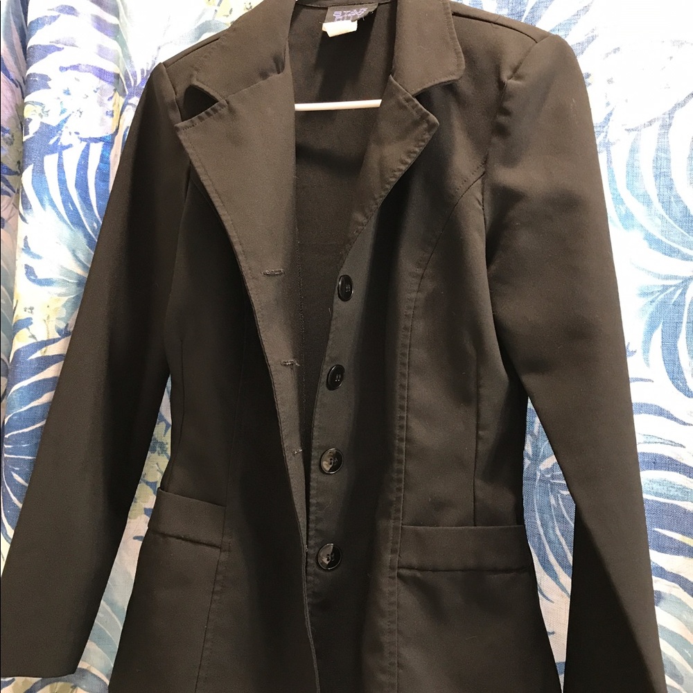 Blazer - Picture 2 of 3