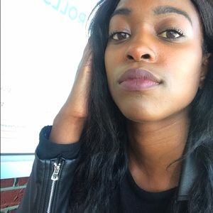 Meet your Posher, Lajenia