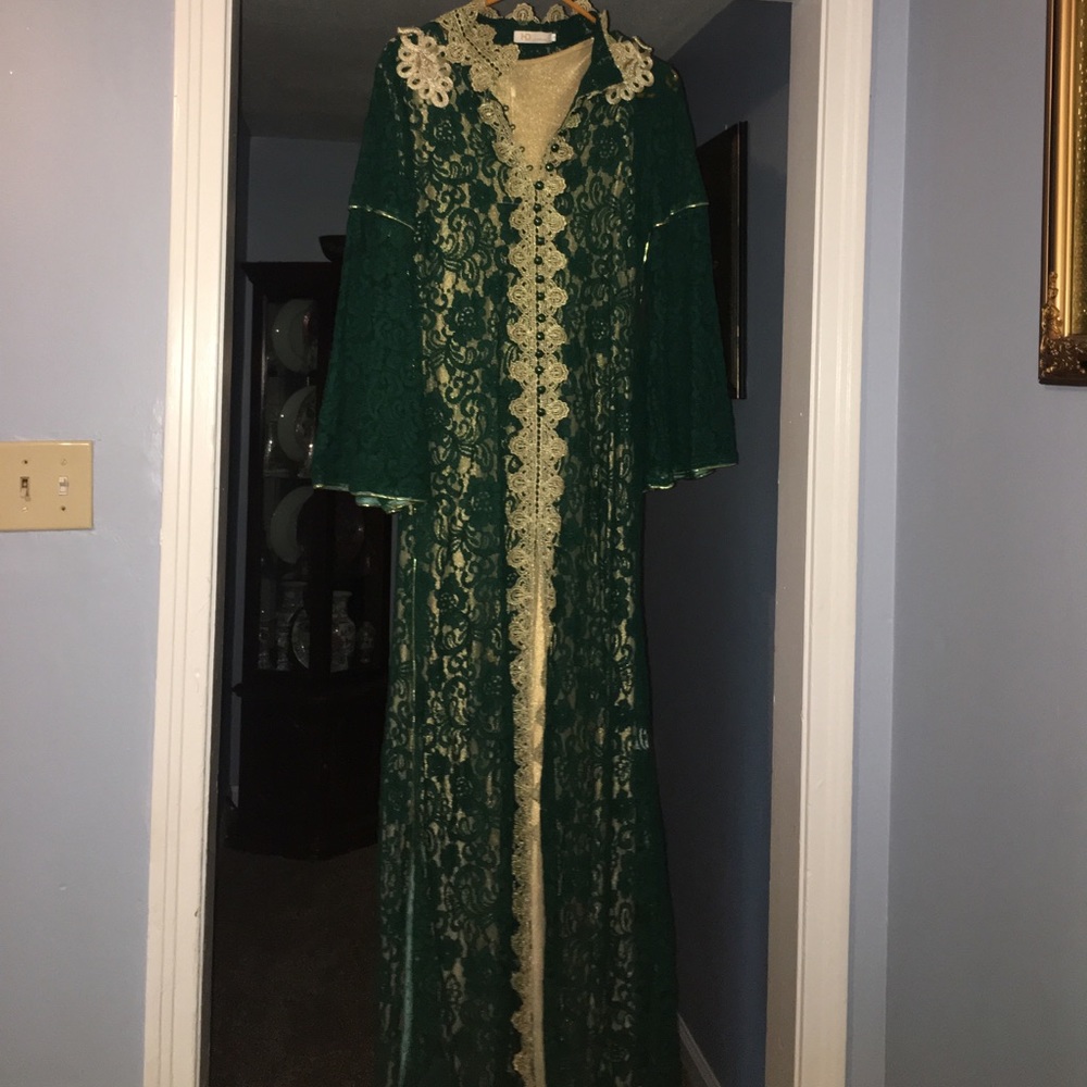 Long sleeve green and gold lace dress size 2/4/6