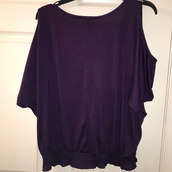 Cold Shoulder Tee - Picture 2 of 3