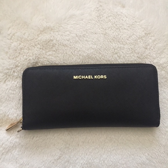 Michael Kors Handbags - Michael Kors Zip Continental Wristlet