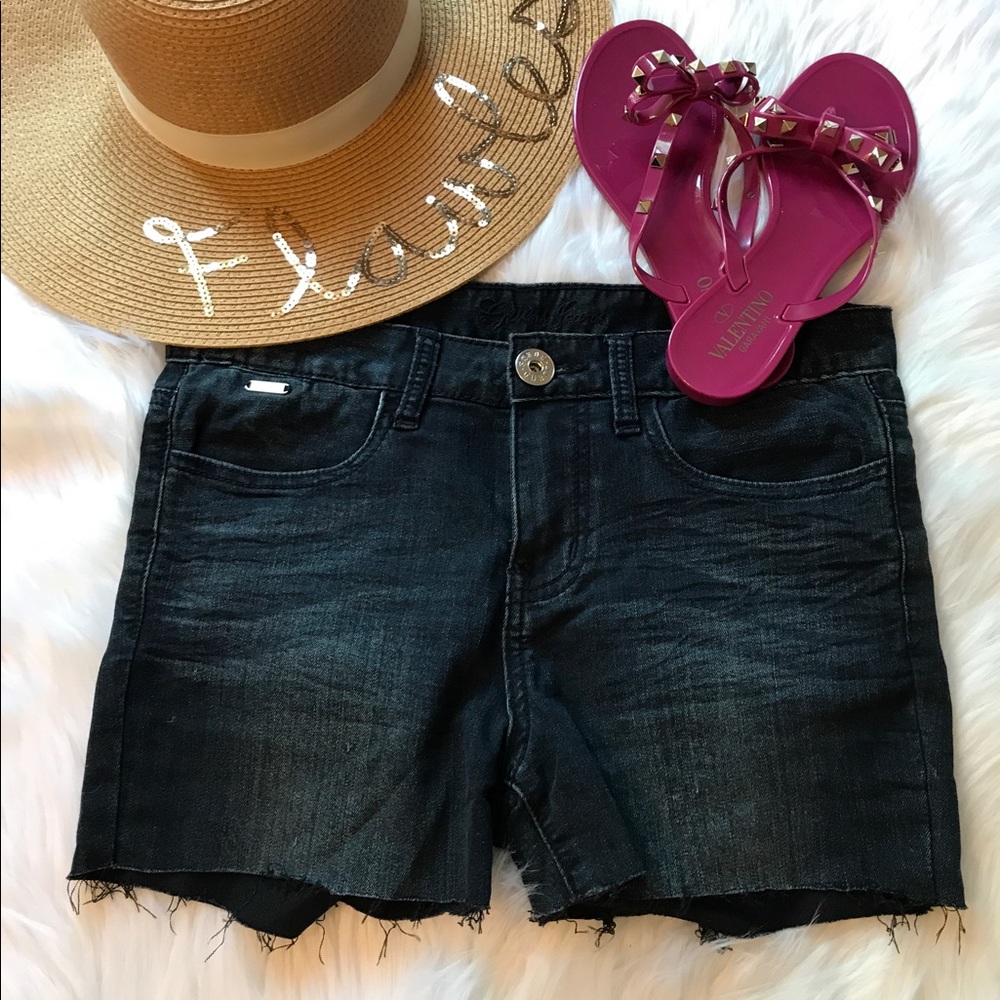 ❗️REDUCED❗️ Guess Raw Edge shorts🎀