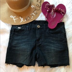 ❗️REDUCED❗️ Guess Raw Edge shorts🎀