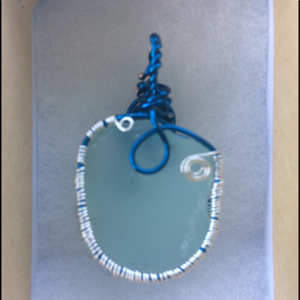 🌊Beach glass pendant (light blue beach glass) - Picture 1 of 8