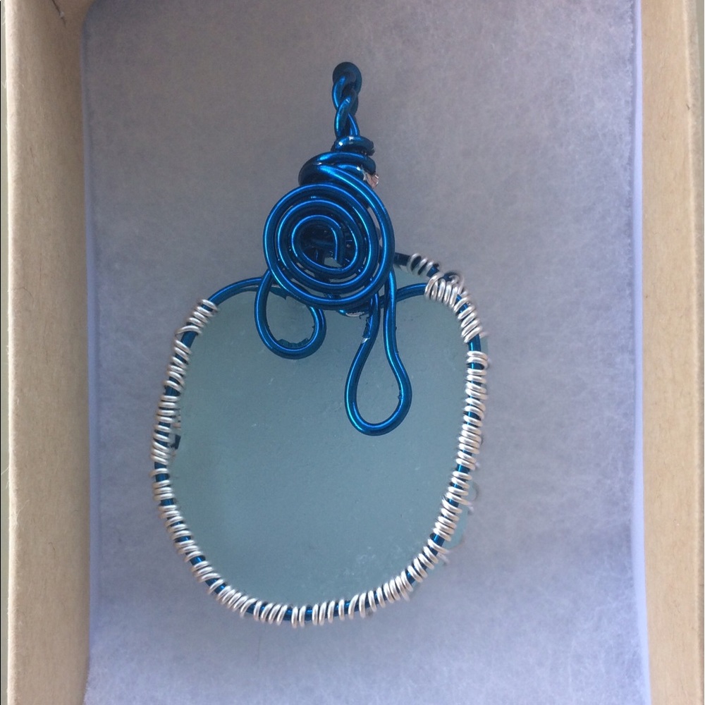 🌊Beach glass pendant (light blue beach glass) - Picture 2 of 8